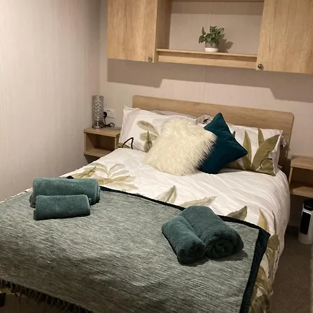 Sunflower Lodge, Lido Leisure Park, * Knaresborough